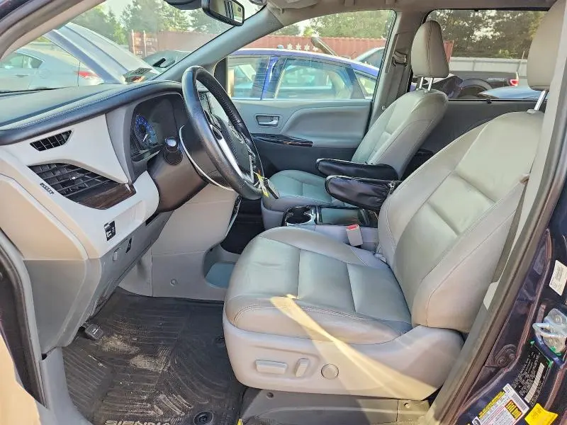 2019 TOYOTA SIENNA XLE 8-PASSENGER  
