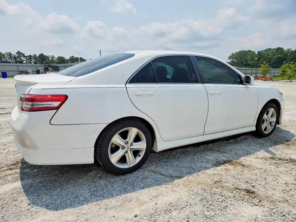 2011 TOYOTA CAMRY SE  