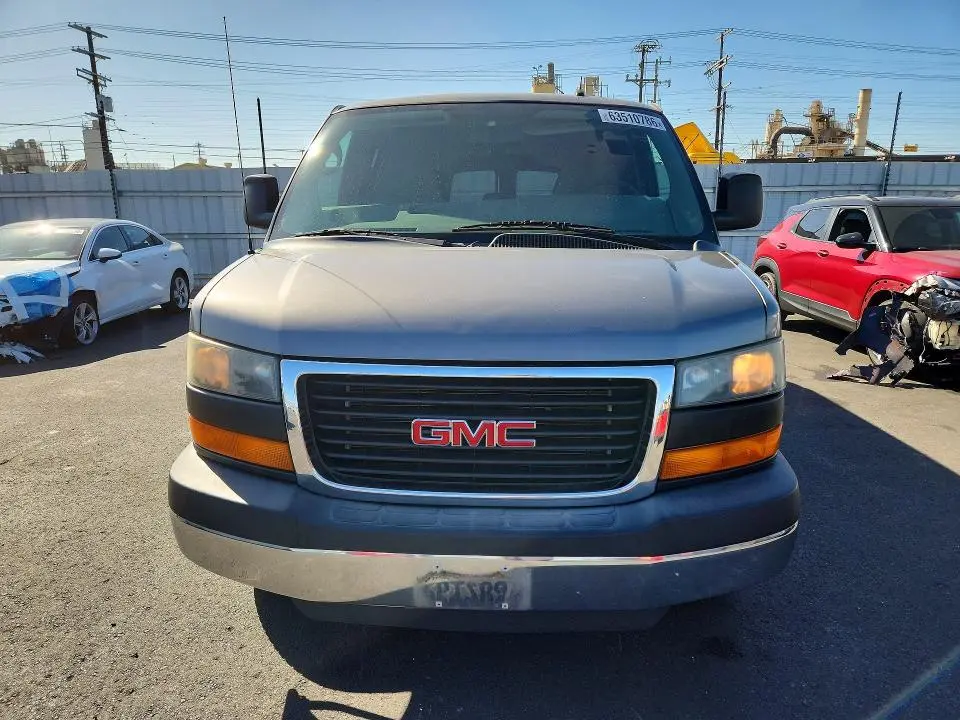 2011 GMC SAVANA G3500 LT  