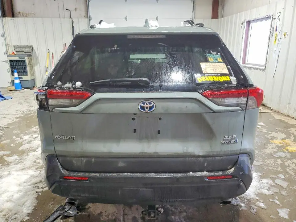 2020 TOYOTA RAV4 XLE  