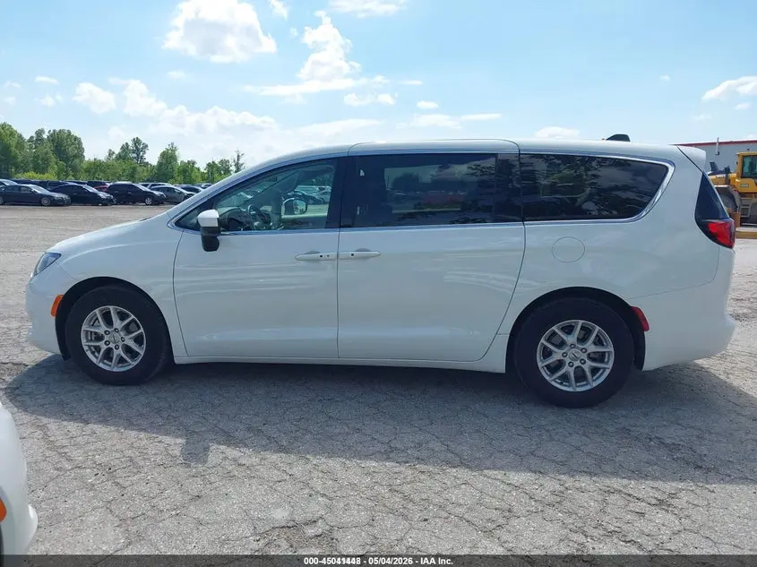 2022 CHRYSLER VOYAGER LX