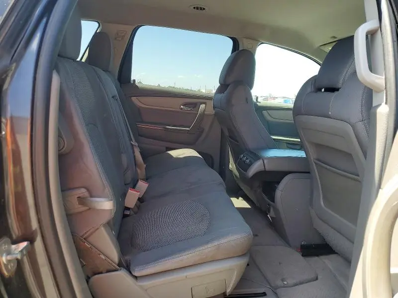 2014 CHEVROLET TRAVERSE LS  