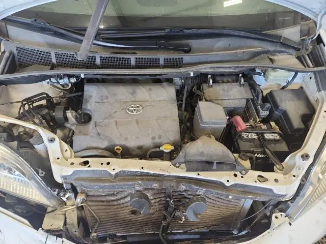 2016 TOYOTA SIENNA LE  