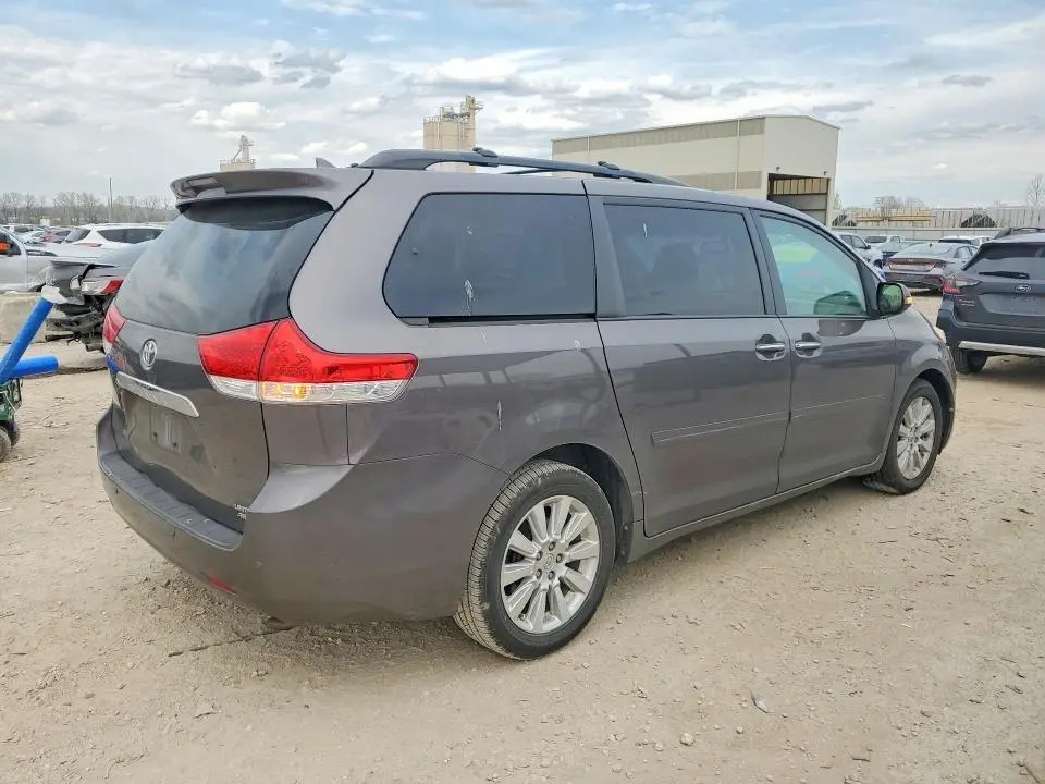 2013 TOYOTA SIENNA LIMITED 7-PASSENGER  