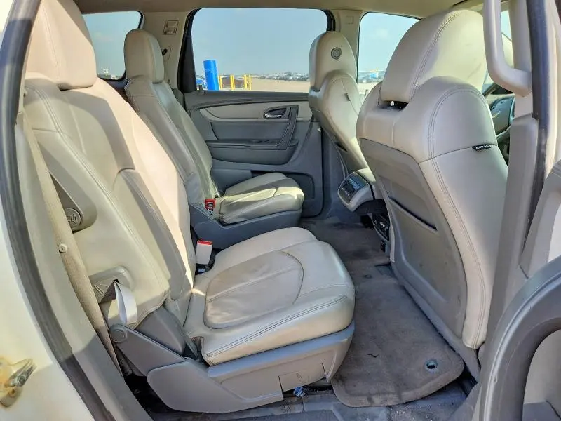 2015 CHEVROLET TRAVERSE LT  