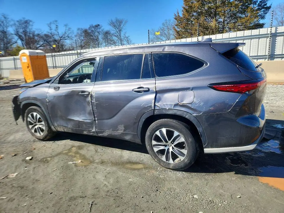 2021 TOYOTA HIGHLANDER XLE  