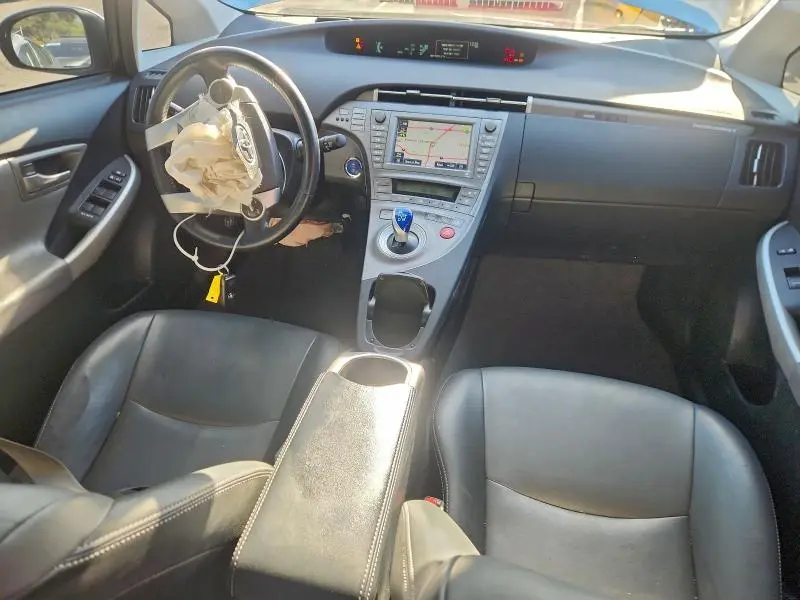 2014 TOYOTA PRIUS PLUG-IN   