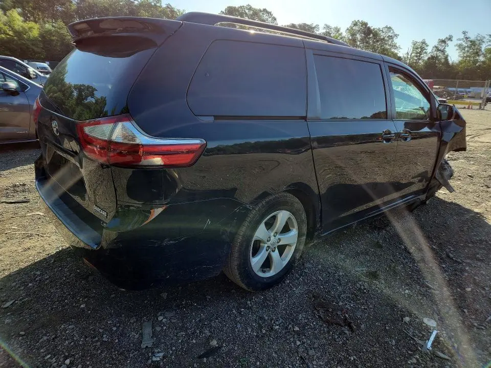 2015 TOYOTA SIENNA LE  