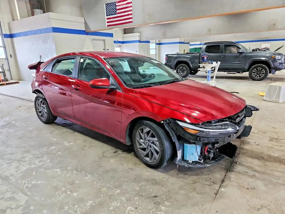 2024 HYUNDAI ELANTRA   