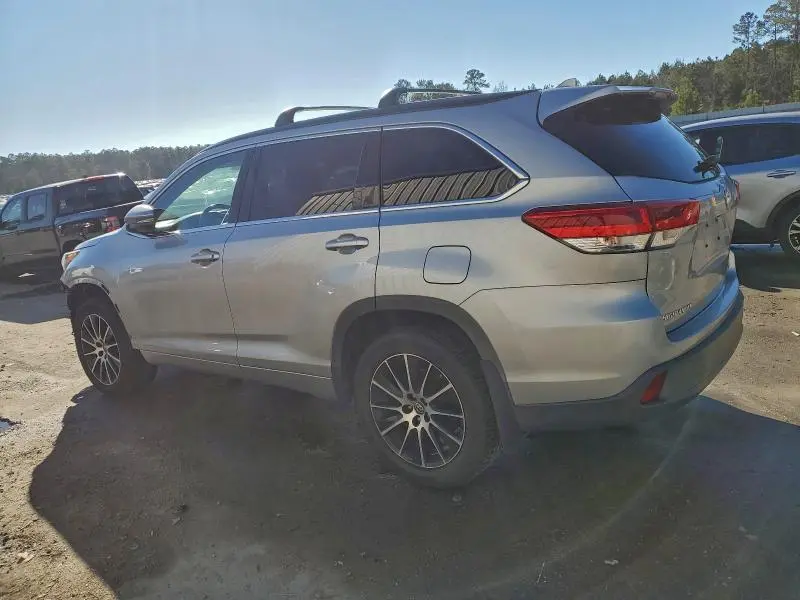 2017 TOYOTA HIGHLANDER SE  