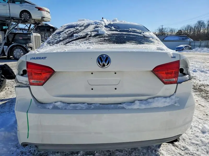 2013 VOLKSWAGEN PASSAT SE  