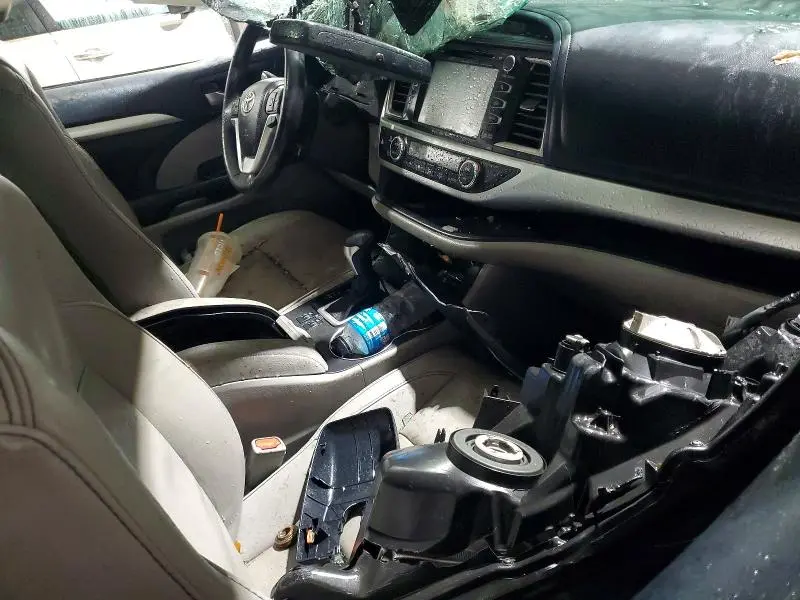 2019 TOYOTA HIGHLANDER XLE  
