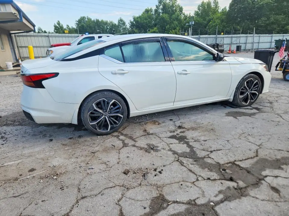 2024 NISSAN ALTIMA SR  
