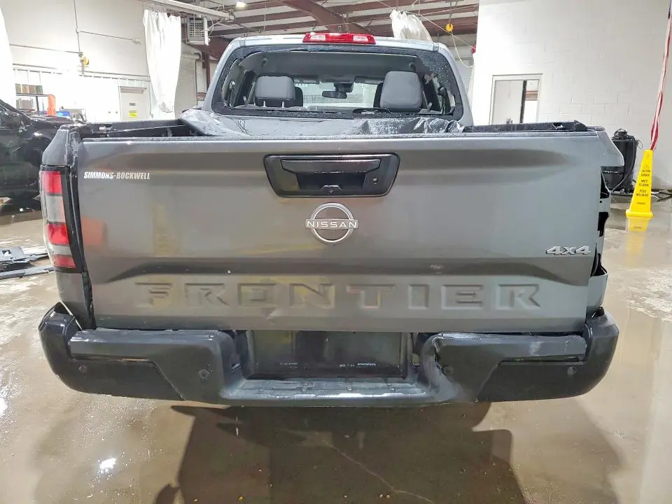 2022 NISSAN FRONTIER S  