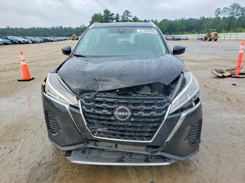 2022 NISSAN KICKS SV  
