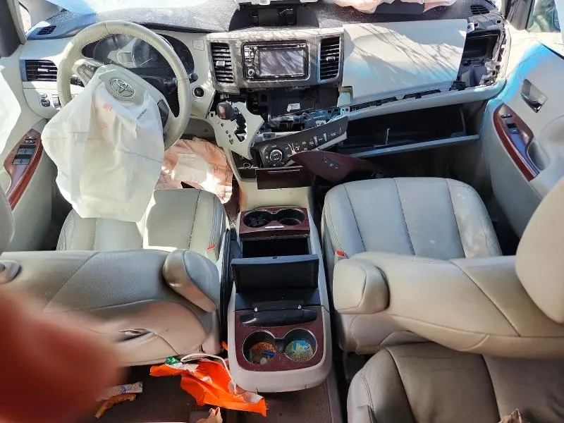 2013 TOYOTA SIENNA XLE 7-PASSENGER  