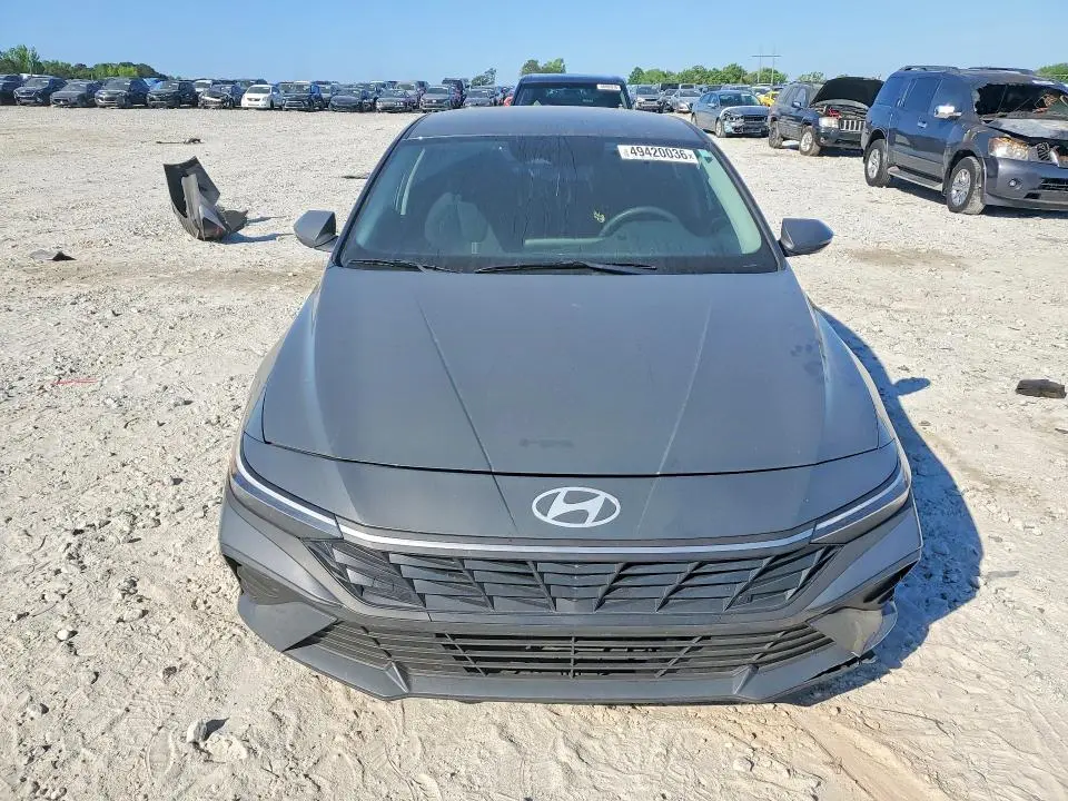 2025 HYUNDAI ELANTRA SE  