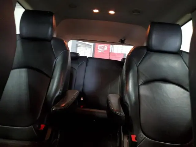 2011 CHEVROLET TRAVERSE LT  
