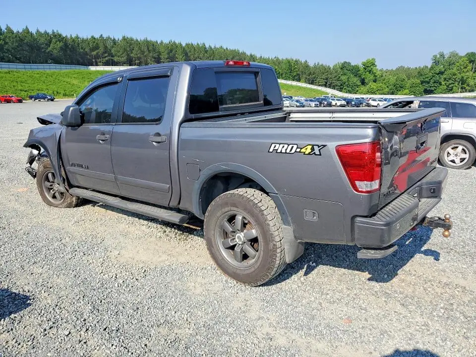 2013 NISSAN TITAN SV  