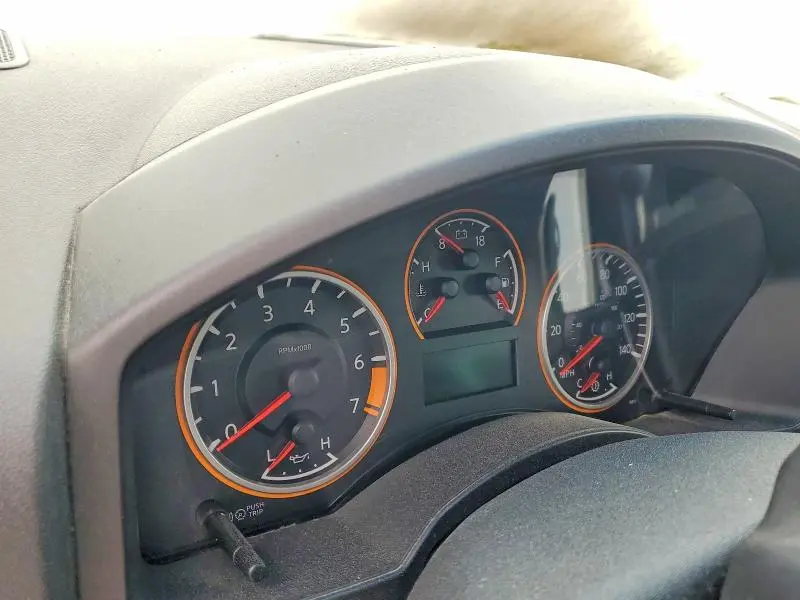 2010 NISSAN TITAN SE  