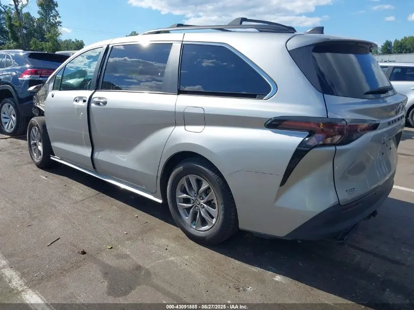 2023 TOYOTA SIENNA XLE