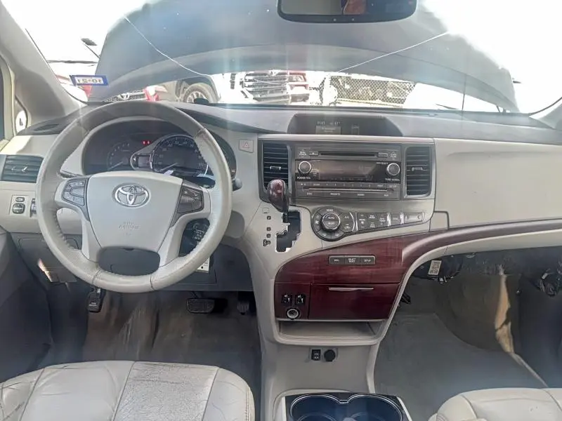 2011 TOYOTA SIENNA XLE  