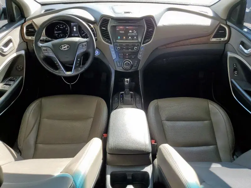 2017 HYUNDAI SANTA FE SE  