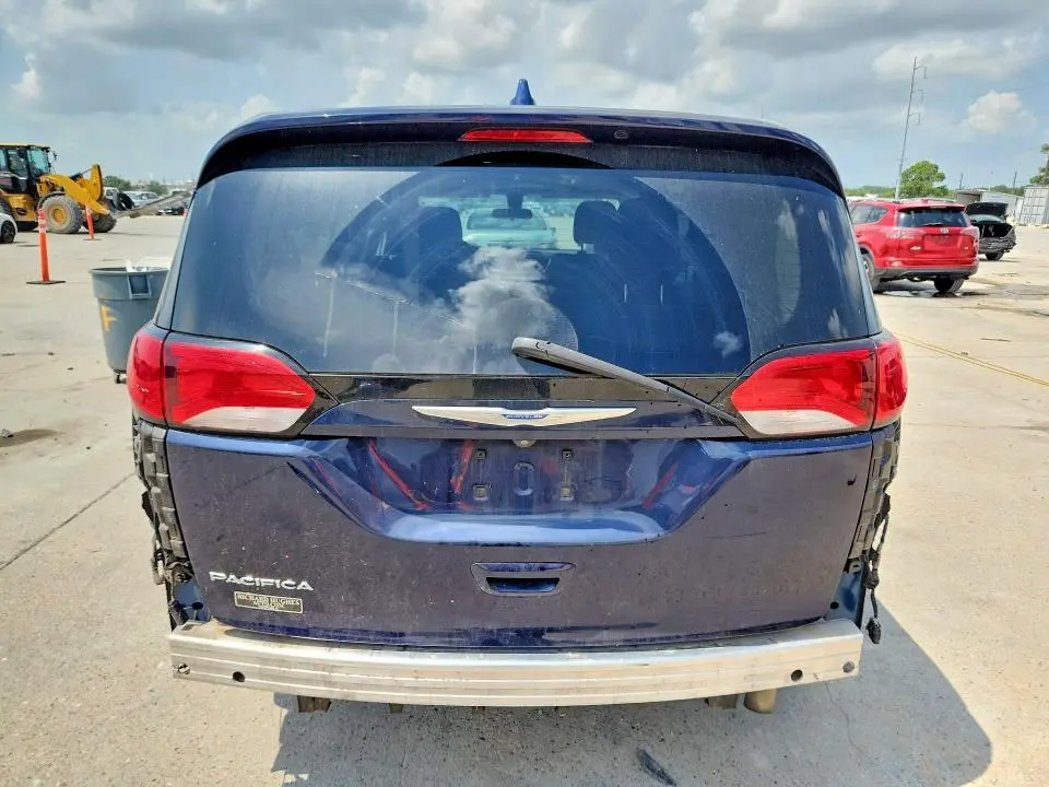 2018 CHRYSLER PACIFICA LX  