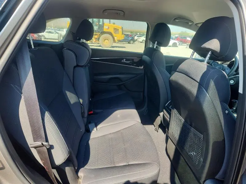 2017 KIA SORENTO LX V6  