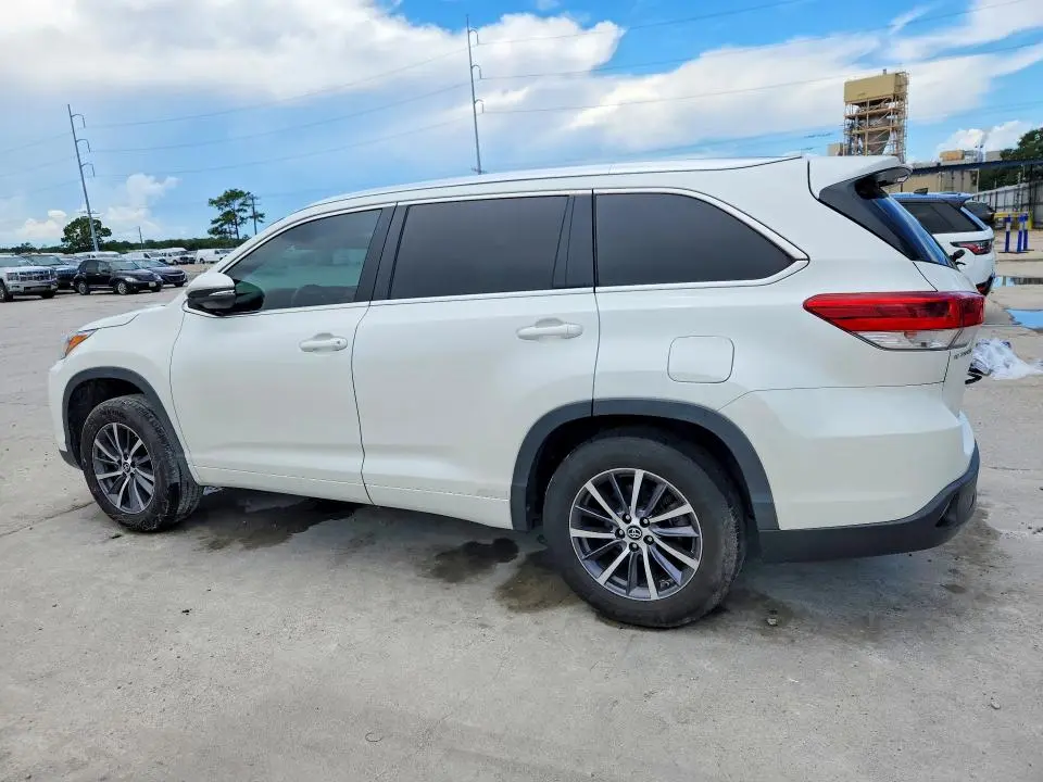2017 TOYOTA HIGHLANDER XLE  