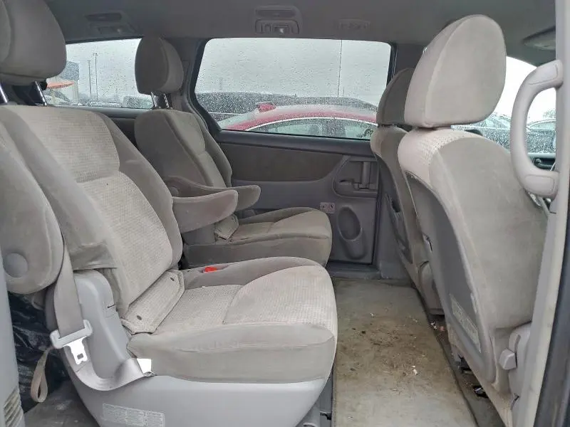 2010 TOYOTA SIENNA CE  