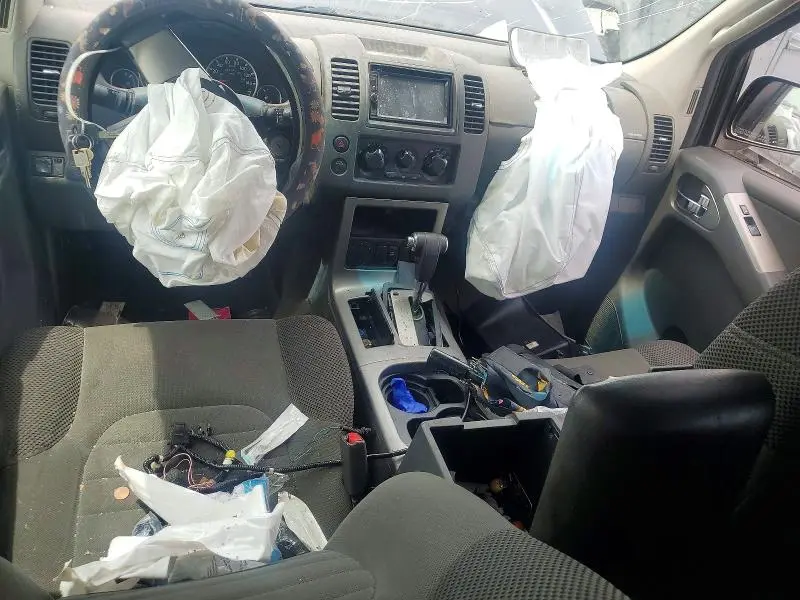 2011 NISSAN PATHFINDER S  