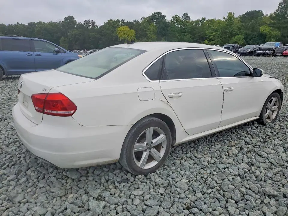2013 VOLKSWAGEN PASSAT SE  