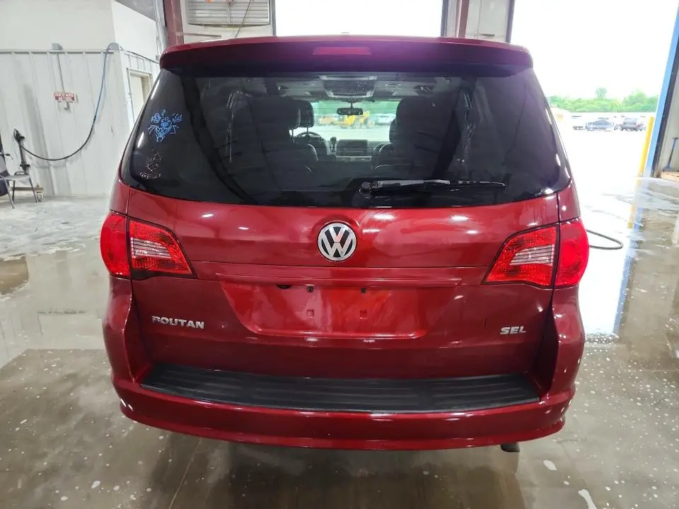 2011 VOLKSWAGEN ROUTAN SEL  