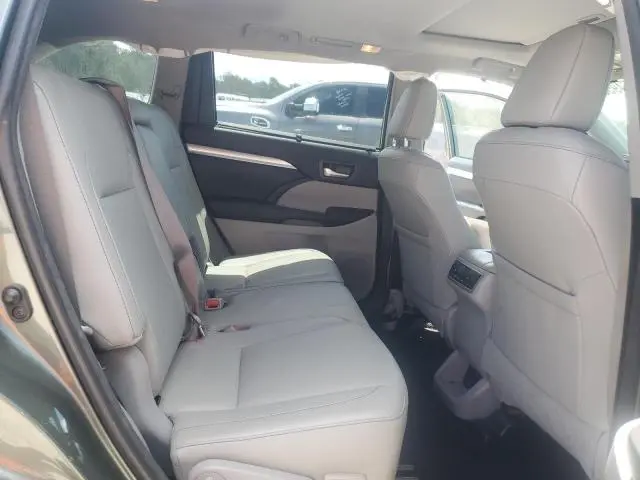 2018 TOYOTA HIGHLANDER SE  