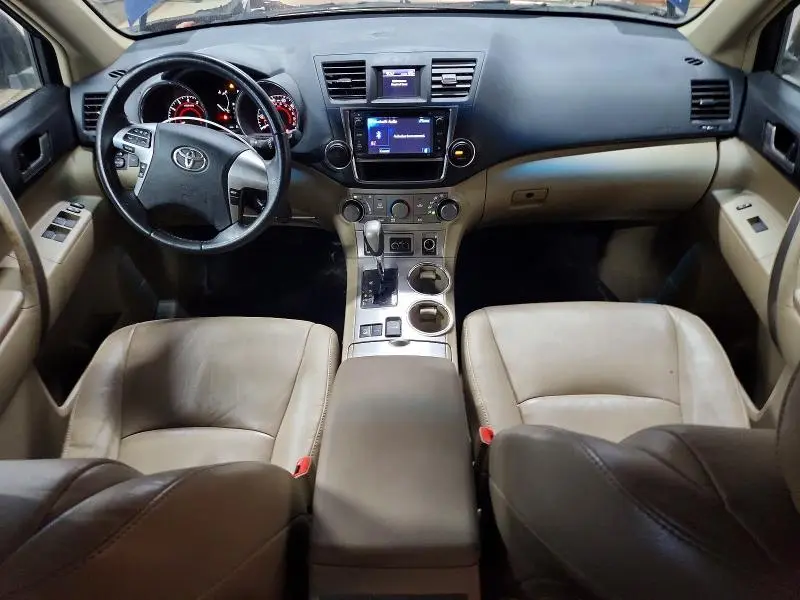 2013 TOYOTA HIGHLANDER SE  