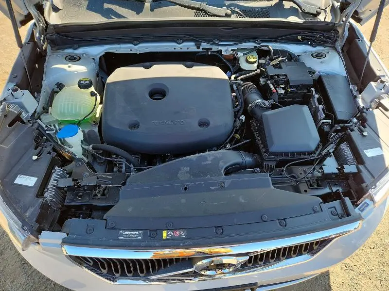 2020 VOLVO XC40 T5 MOMENTUM  