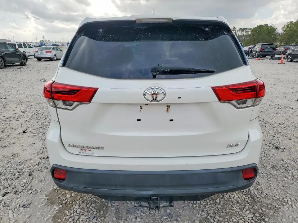 2019 TOYOTA HIGHLANDER XLE  