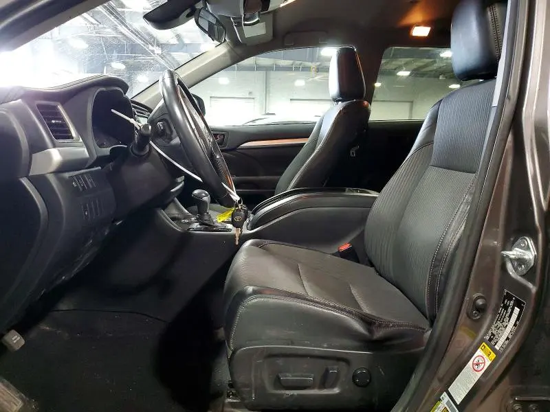 2017 TOYOTA HIGHLANDER LE PLUS  