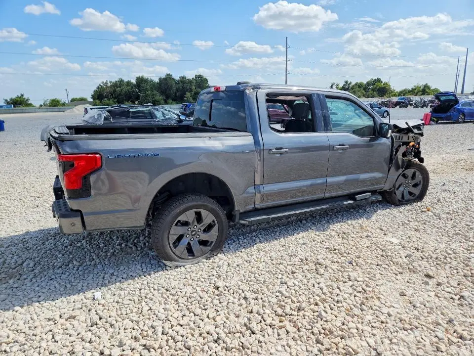 2022 FORD F150 LIGHTNING PRO  