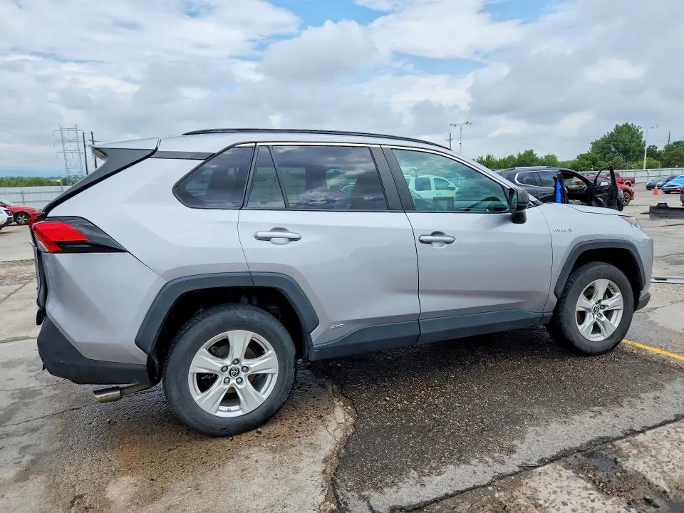 2021 TOYOTA RAV4 LE  