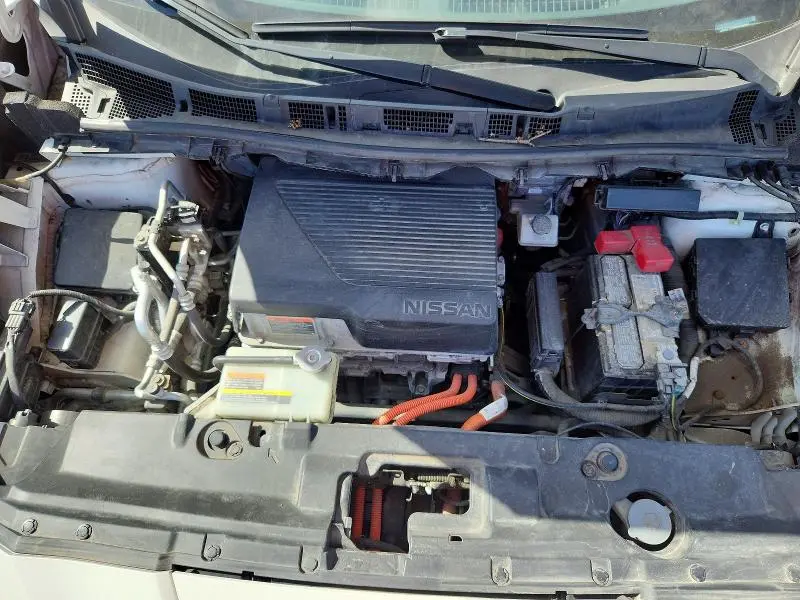 2022 NISSAN LEAF SV  