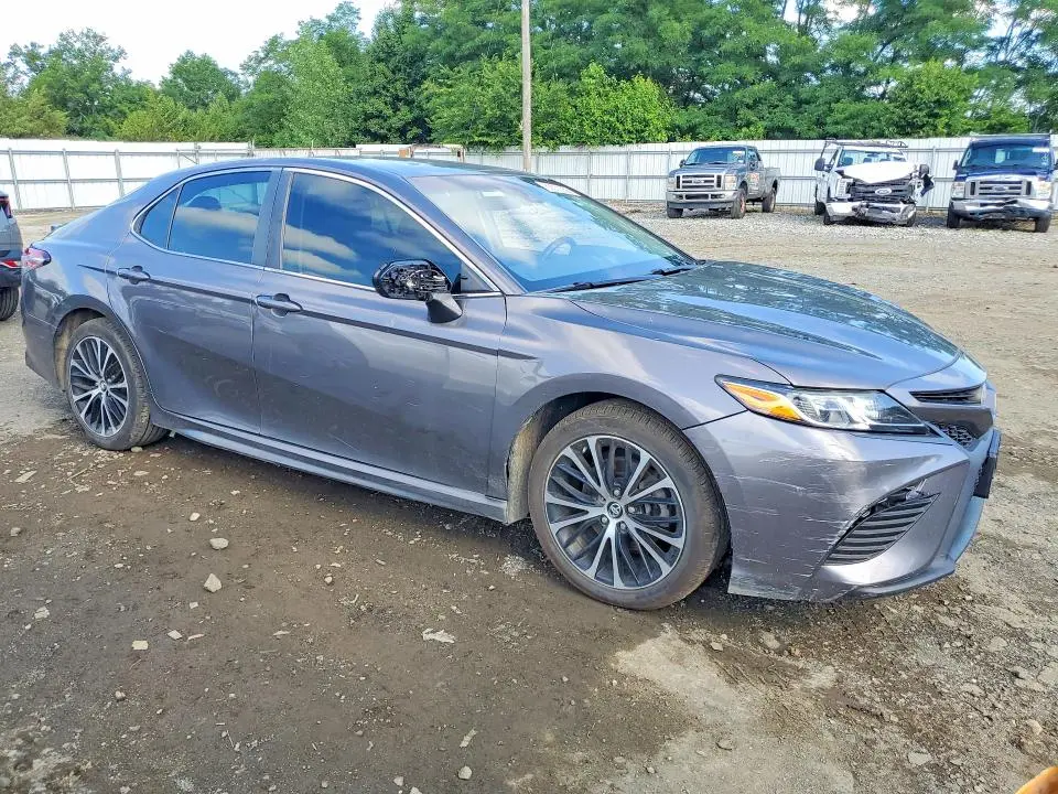 2018 TOYOTA CAMRY SE  