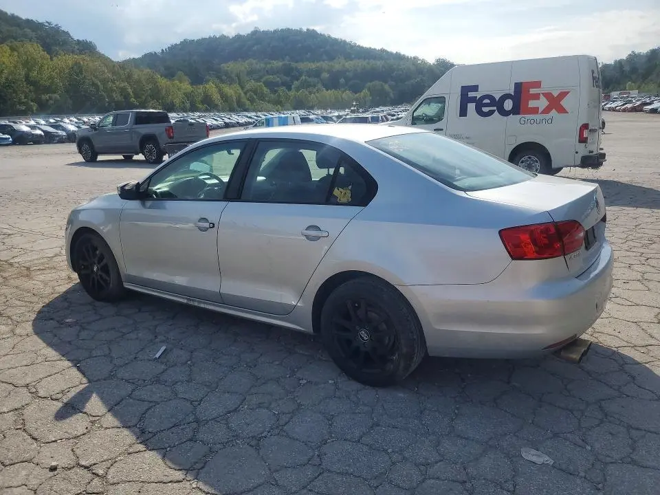 2011 VOLKSWAGEN JETTA SE  
