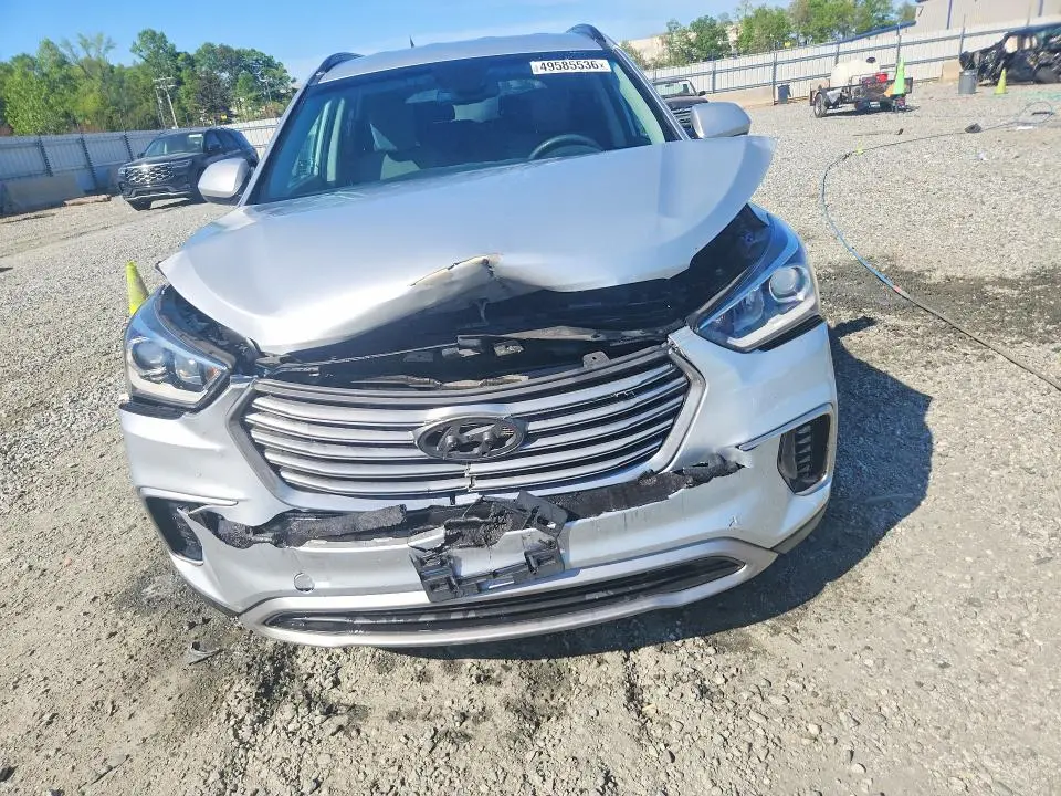 2017 HYUNDAI SANTA FE SE  