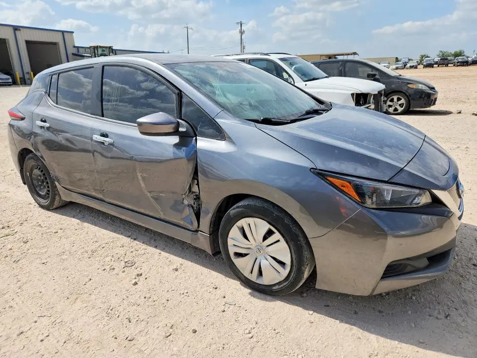2022 NISSAN LEAF S  