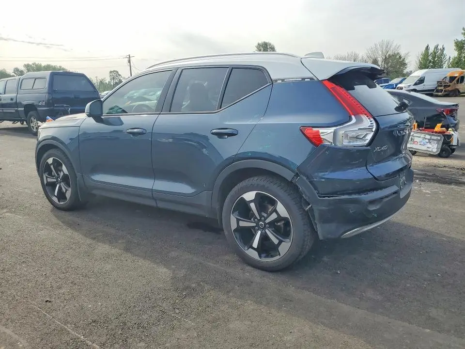2021 VOLVO XC40 T5 MOMENTUM  