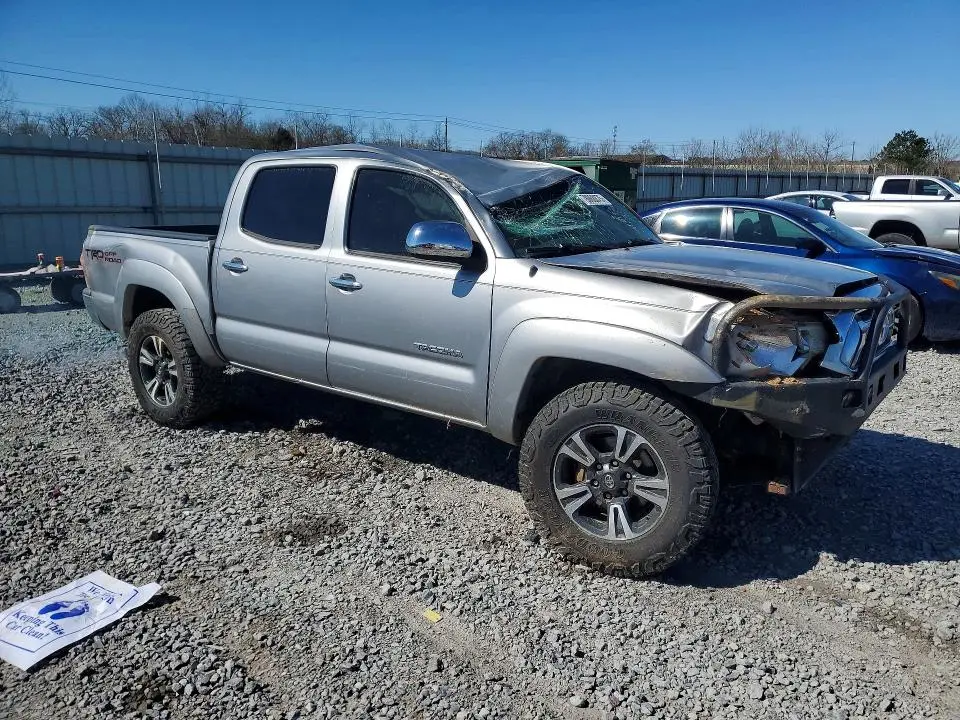 2015 TOYOTA TACOMA V6  