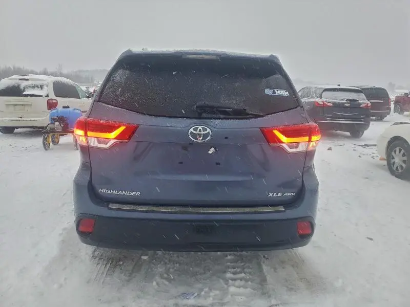 2018 TOYOTA HIGHLANDER SE  