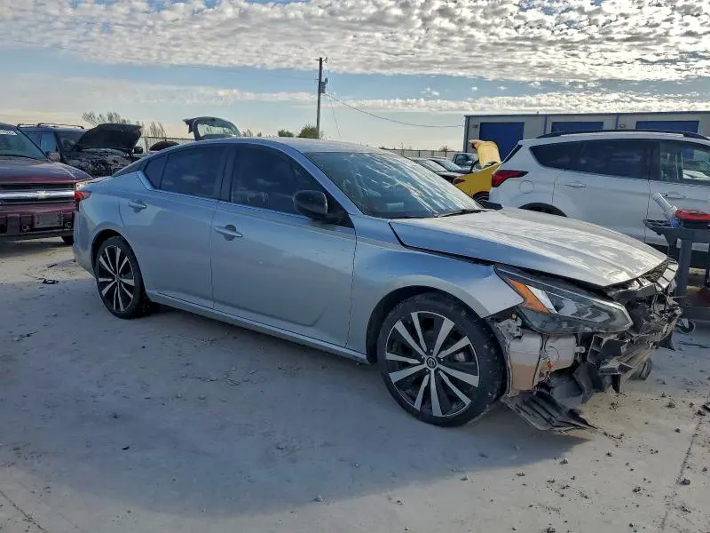 2022 NISSAN ALTIMA SR  